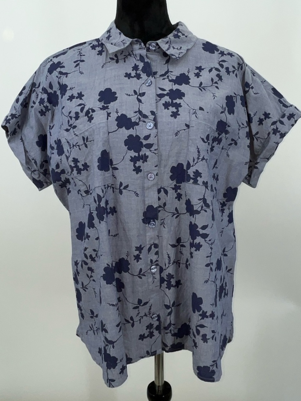 Como Vintage Navy Floral Button-Front Shirt on Light Blue
